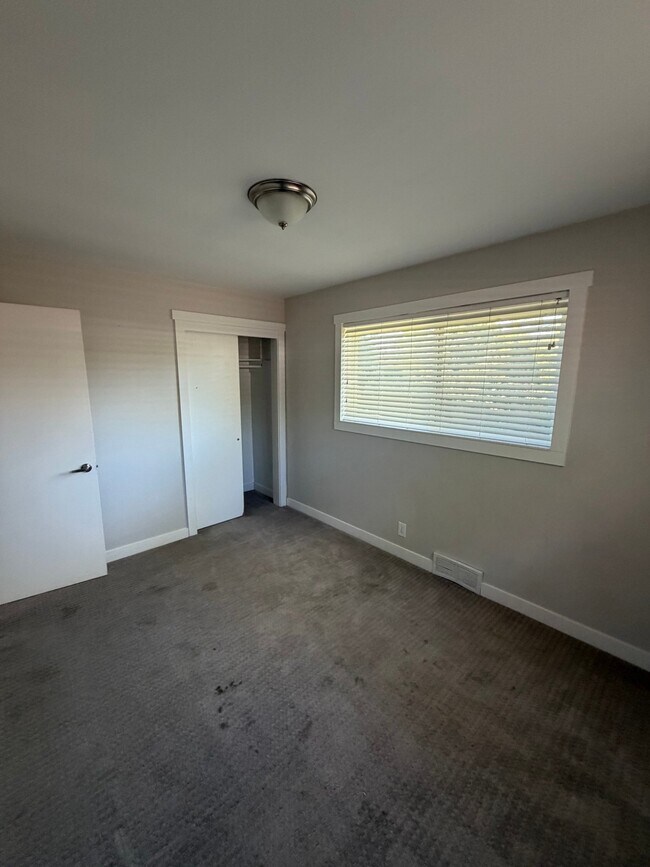 Building Photo - 5532 Woodcrest Dr