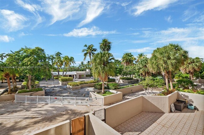 Building Photo - 151 Crandon Blvd