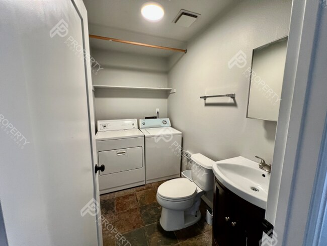 Building Photo - Em Ave Duplex