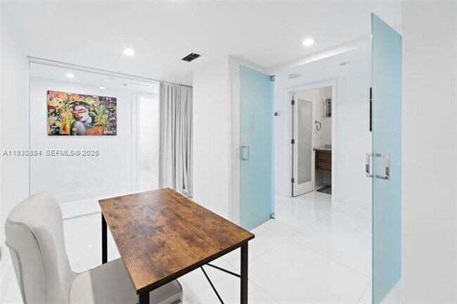 Building Photo - 100 Lincoln Rd