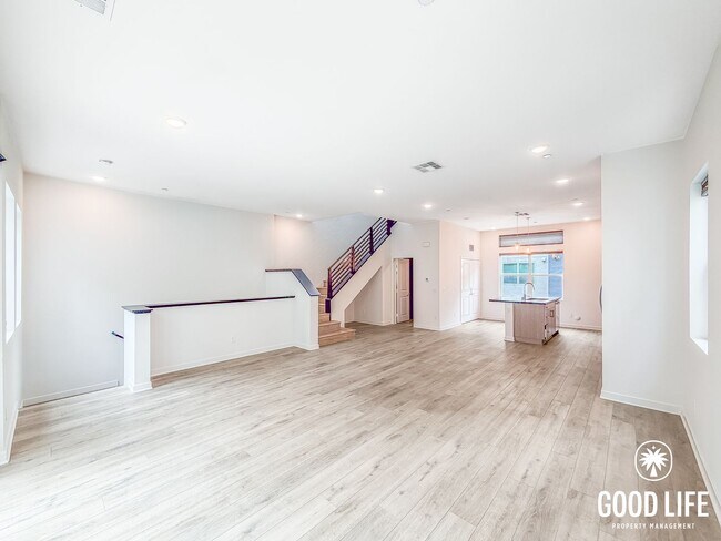 Building Photo - Modern 3BD/2.5BA Townhome in Mission Valley with Kitchen Island, Private Patio & 2-Car Garage
