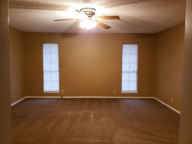 Building Photo - 3410 Reno Dr