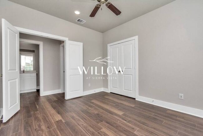 Building Photo - Spacious 4-Bedroom Home – 6 Weeks FREE Rent!