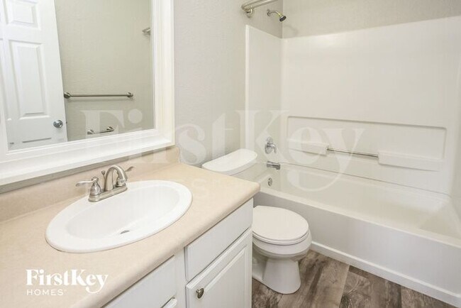 Building Photo - 15546 Outside Trail