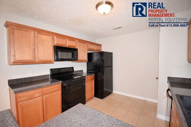 Building Photo - Adorable 3 bd house in the heart of Murfreesboro! Attached Garage!