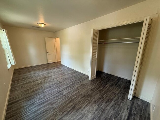 Building Photo - 505 Ruddy St