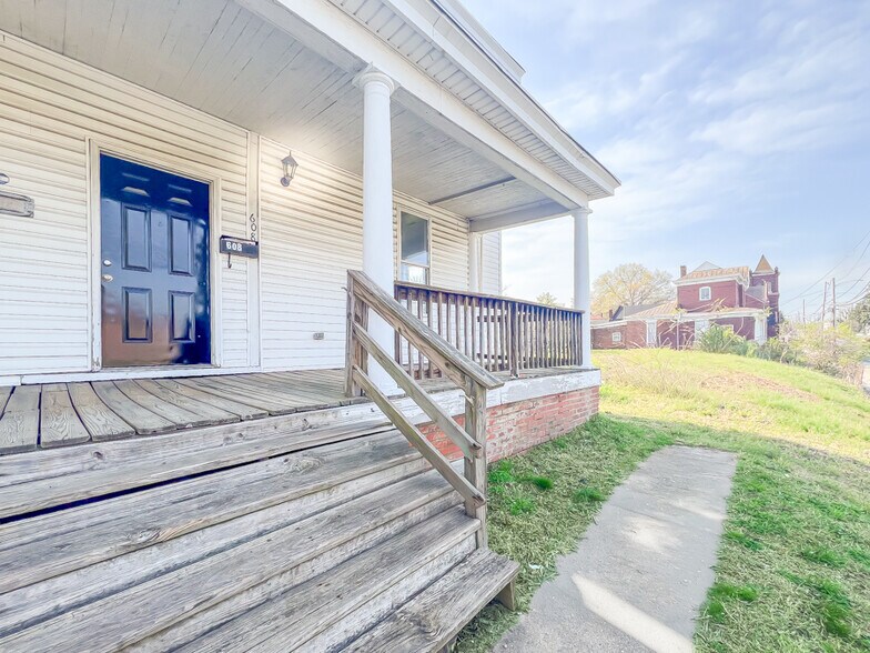 Building Photo - 608 Halifax St