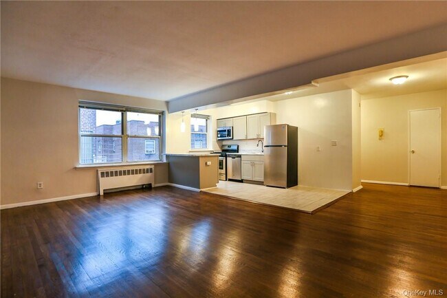 Building Photo - 730 Pelham Rd