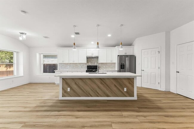 Building Photo - 1508 Lochaline Loop