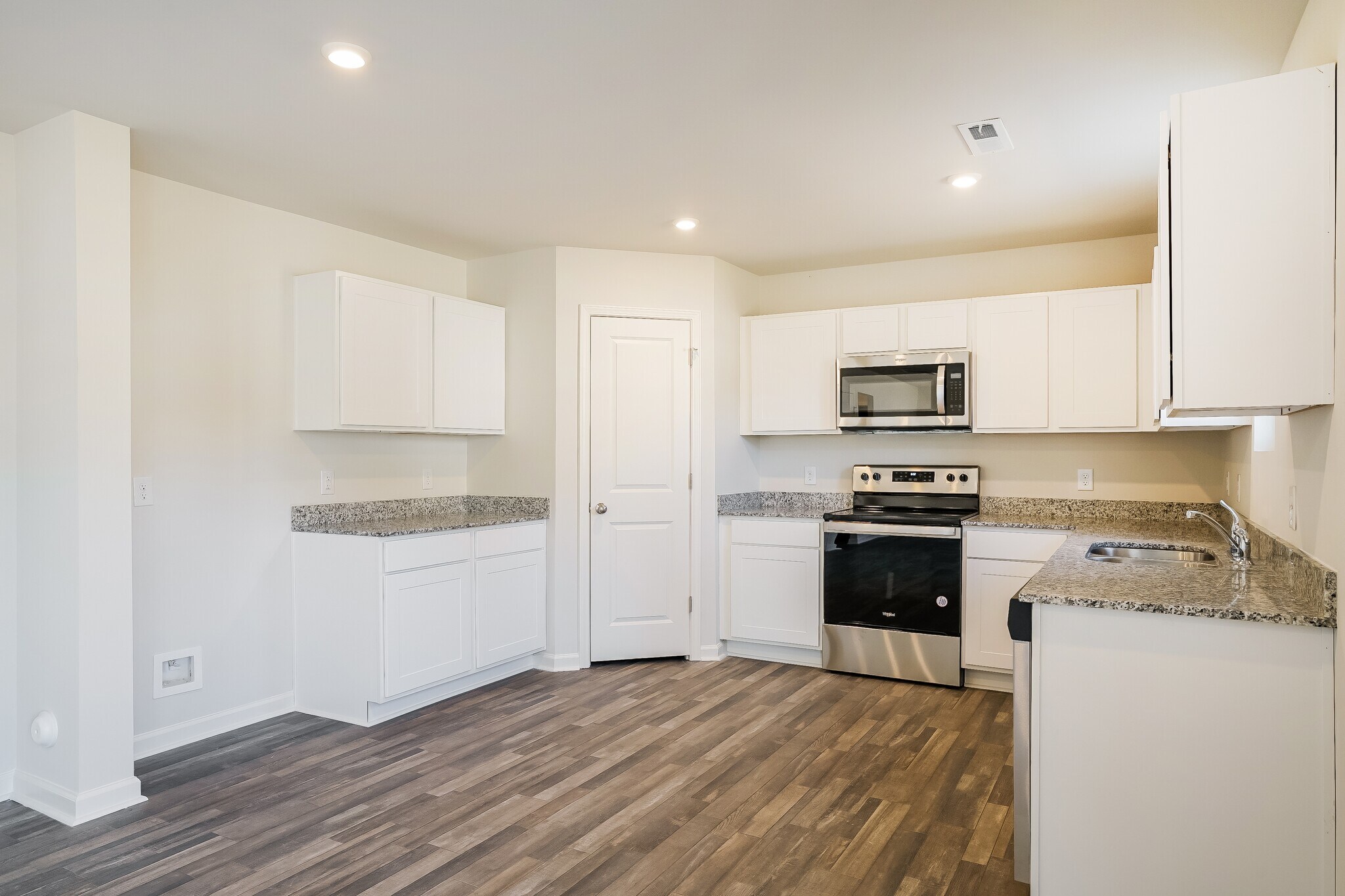 Building Photo - 668 Savanac St SE