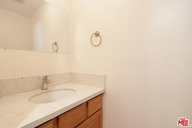 Building Photo - 1275 Seacliff Ct