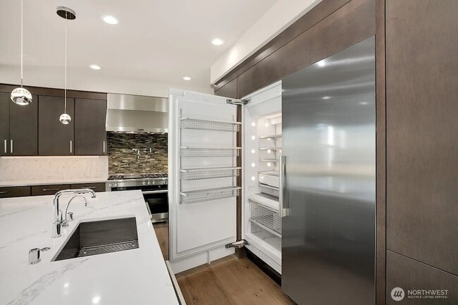 Building Photo - 9206 NE 24th St