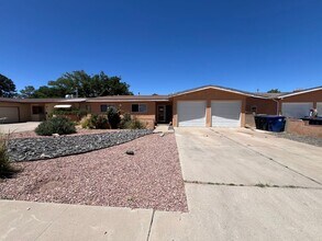 Building Photo - NE 3/BD 2/BA 2/CG