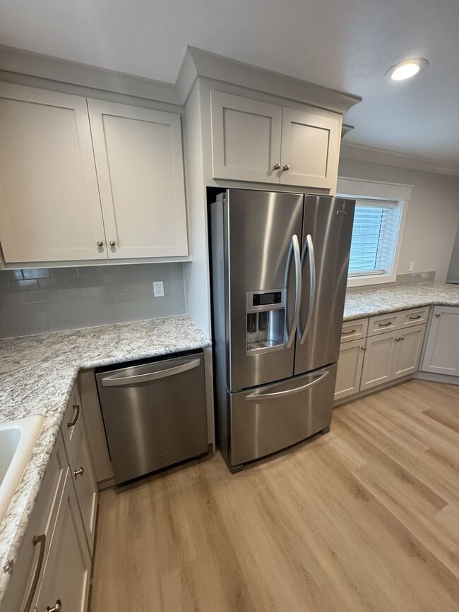 Building Photo - Completely Remodeled 4 Bed, 2 Bath Country Home – 1.5 Acres – Horse & Livestock Friendly!