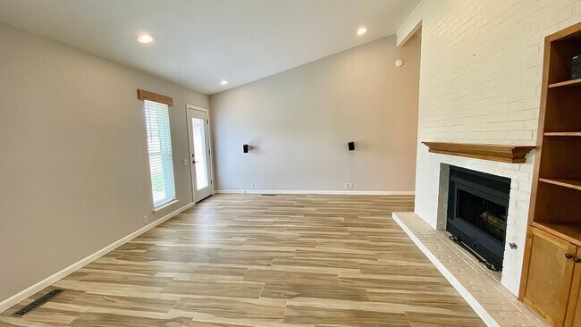 Building Photo - Gorgeous Remodeled Edmond 3 Bed 2 Bath
