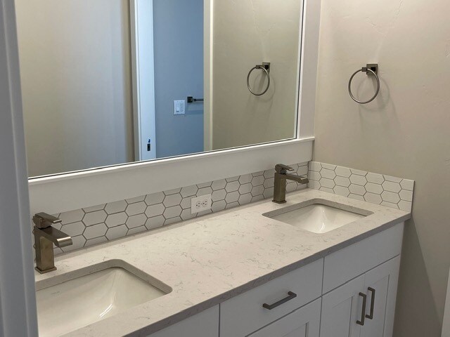 Building Photo - 62709 McClain Dr