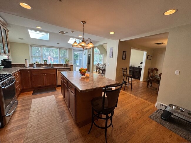 Building Photo - 37 Stoneham Dr
