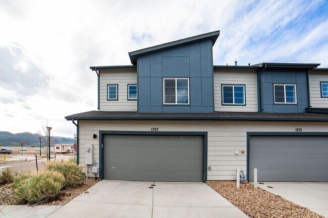 Building Photo - Like New end-unit Townhome at Victory Ridge!