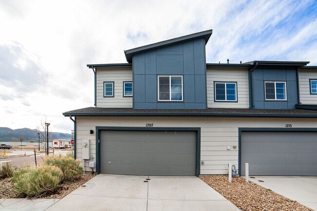 Building Photo - Updated Townhome at Victory Ridge!