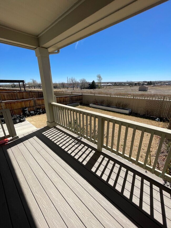 Building Photo - 3 Bedroom 2 Bath Home Available 4/1