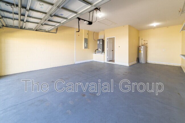 Building Photo - 423 Heather Hills Dr