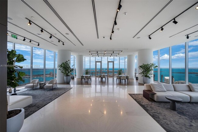 Building Photo - 300 Biscayne Blvd Way