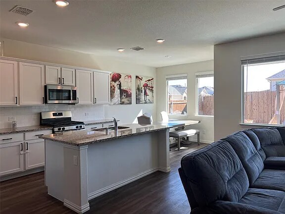 Building Photo - 755 Bayberry Ln