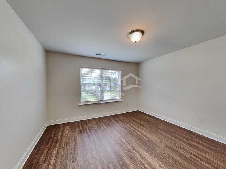 Building Photo - 420 Levon Ct