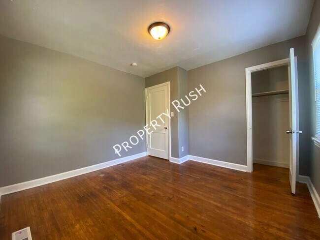 Building Photo - 1503 Pin Oak Dr