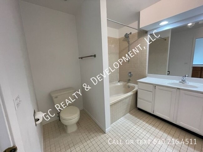 Building Photo - 730 Sturnbridge Ln