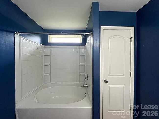 Building Photo - 4828 Lynn Lee Cir