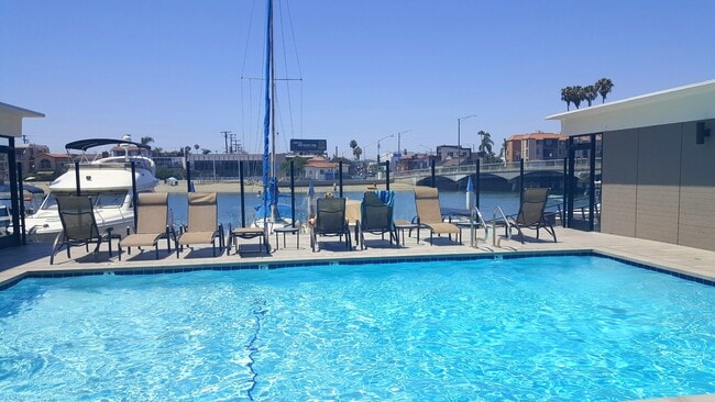 Building Photo - LOVELY LIVING IN NAPLES CANAL!