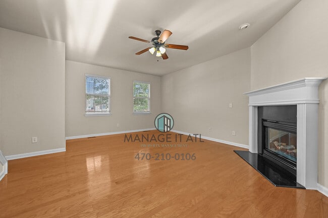 Building Photo - Beautiful and well maintenance three-story...