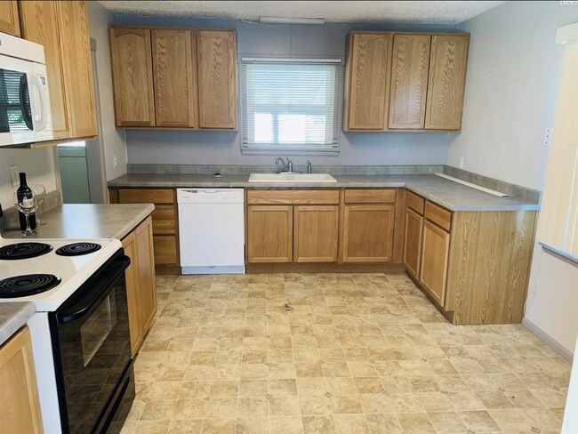Building Photo - 1110 Ione Dr