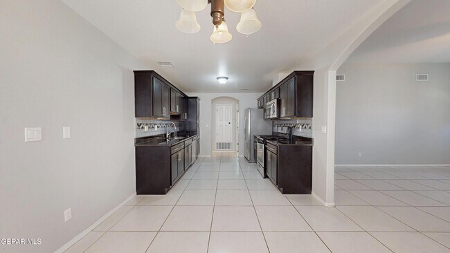 Building Photo - 13648 Samlesbury Ave