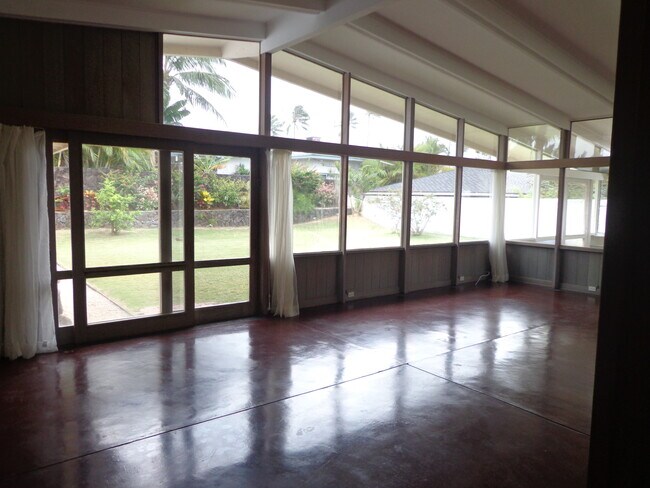 Building Photo - 420 N Kalaheo Ave