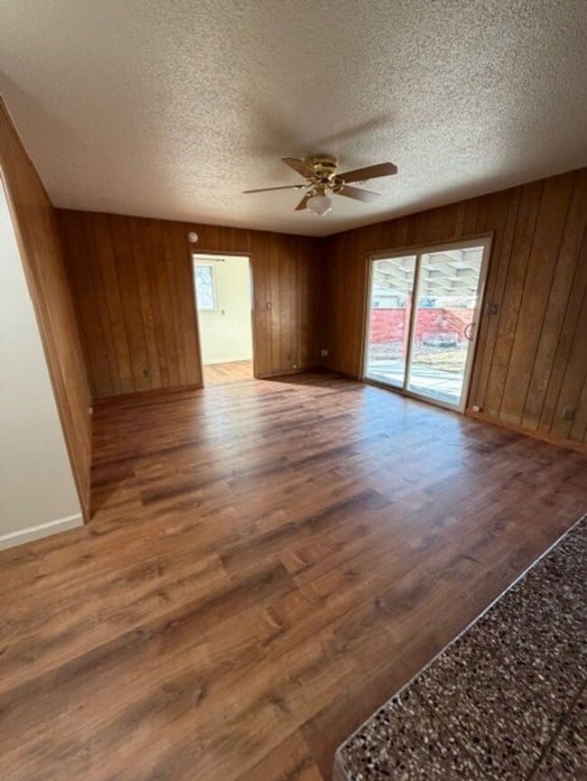 Building Photo - Beautiful 3 Bed 2 Bath House