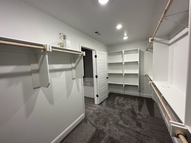 Building Photo - 2040 Tallgrass Ter