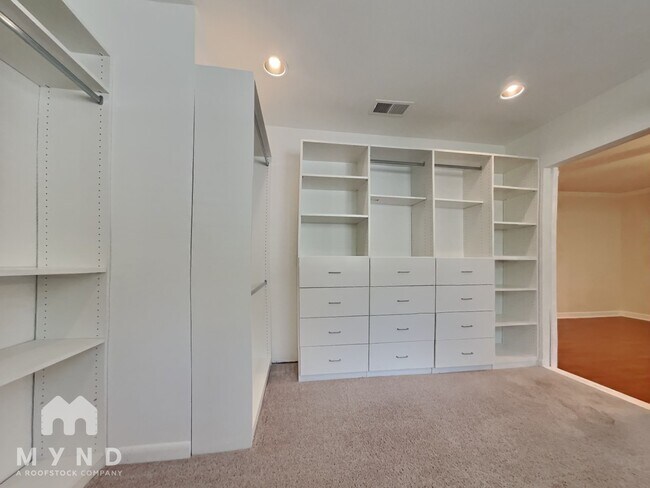 Building Photo - 4003 Highknoll Ln