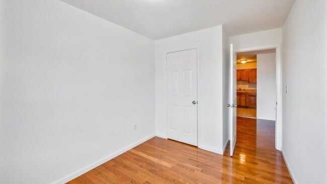 Building Photo - 326 Bond St