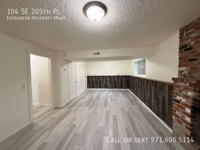 Building Photo - 104 SE 205th Pl