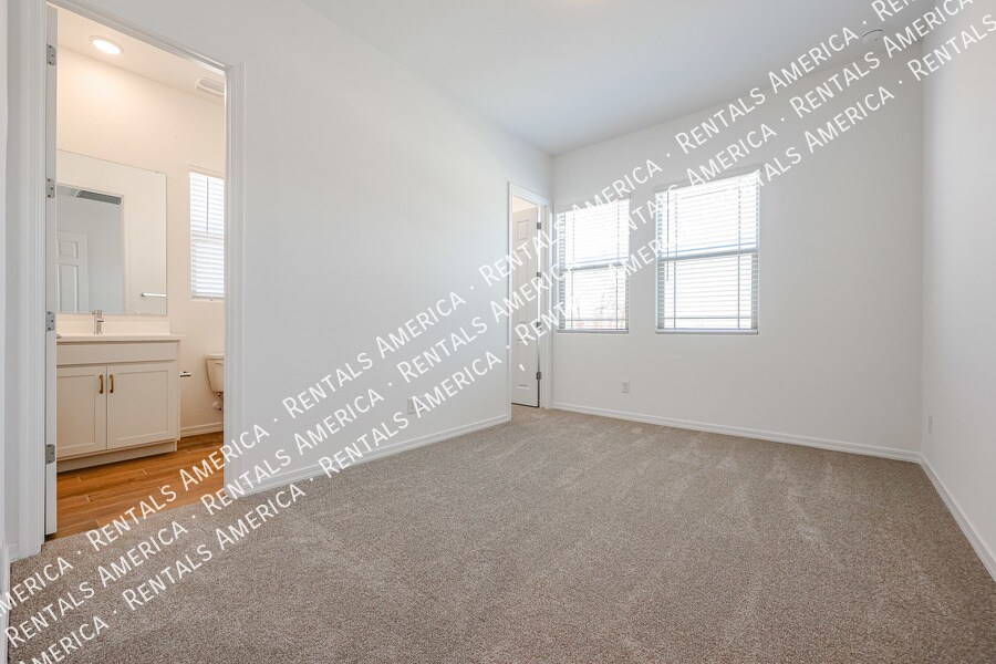 Building Photo - 29380 N 136th Ln