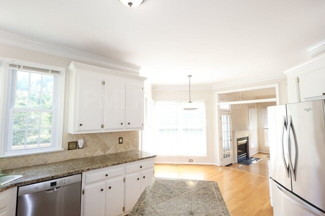 Building Photo - 6004 Manor Park Terrace