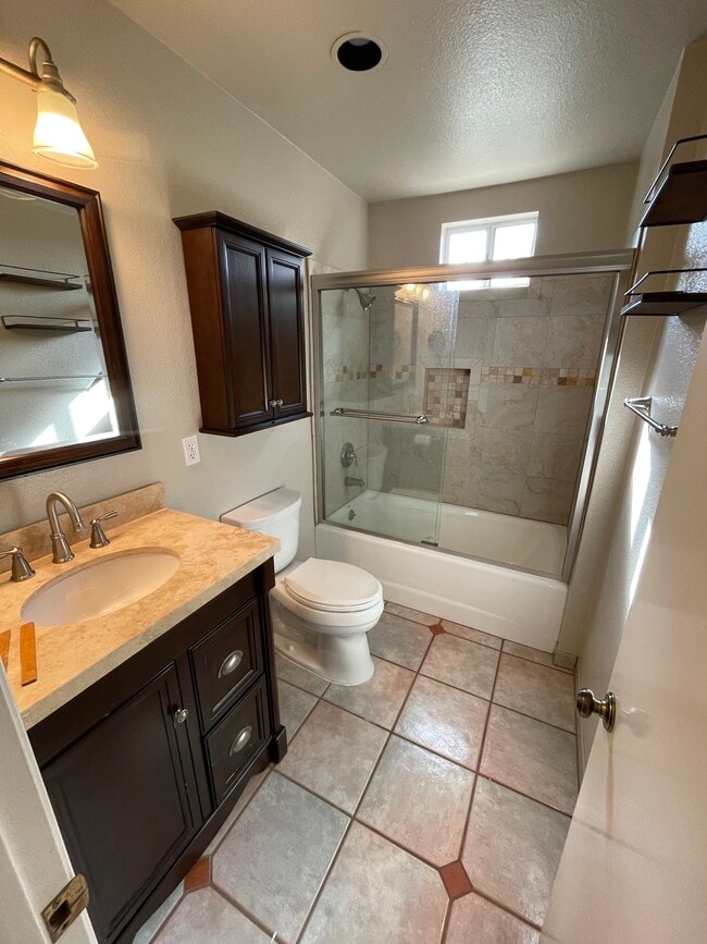 Bathroom for second bedroom - 1346 Dorcas St