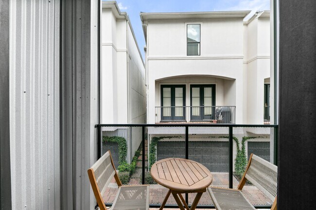 Building Photo - 1807 Dart St