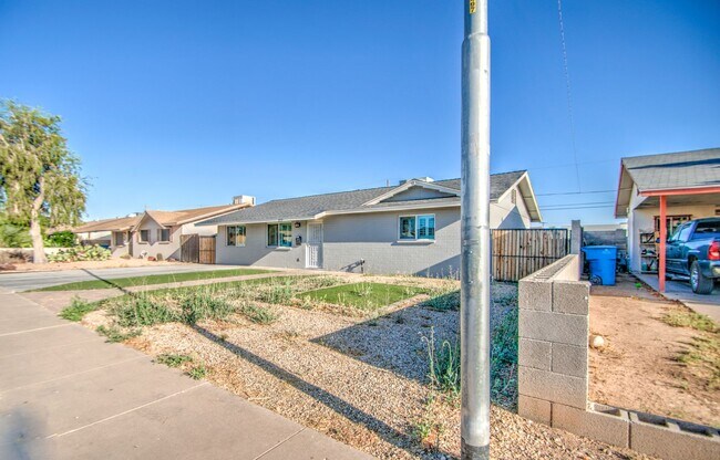 Building Photo - Charming Home in Phoenix