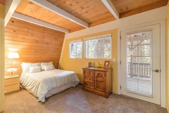 Building Photo - SEASONAL LEASE: "Ski Bird's Paradise" 5 Bedrooms, Right in Agate Bay