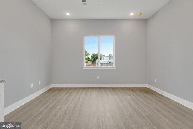 Building Photo - 2119 N Front St