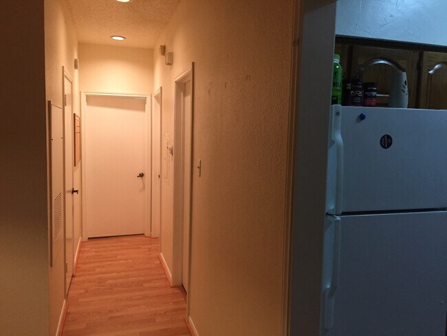 Building Photo - UT PRE LEASE: West Campus 2bd / 2ba Cathedral ceilings, Huge windows, Good Roommate floor-plan