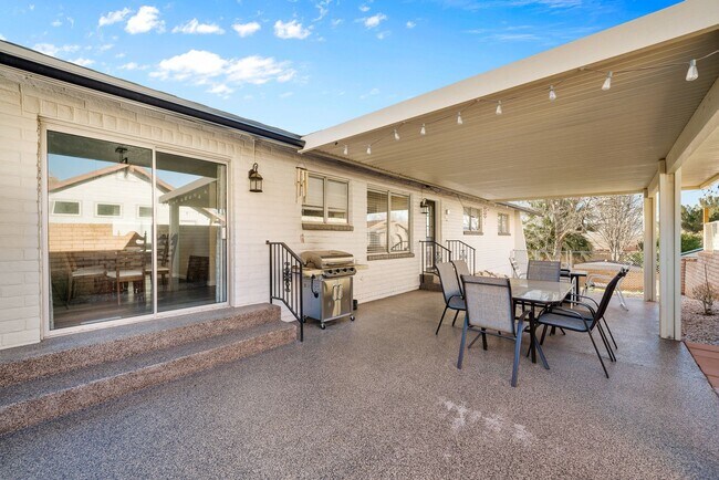 Building Photo - Unique & Fully Renovated Bloomington Home